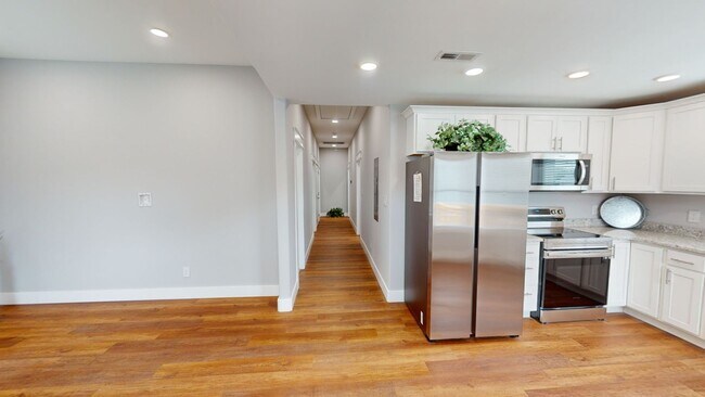 Foto del edificio - 1310 Forest Ave