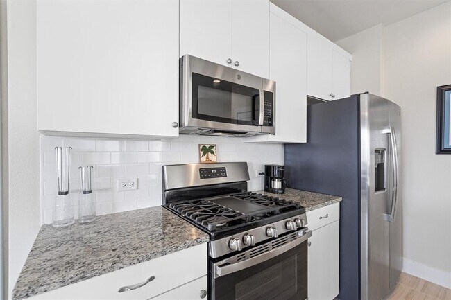 Building Photo - 613 White Steppe Way