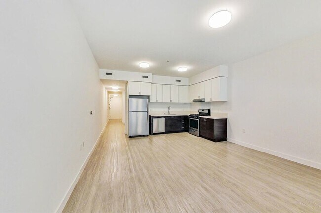 Building Photo - Luxury apartment on Piedmont with private ...