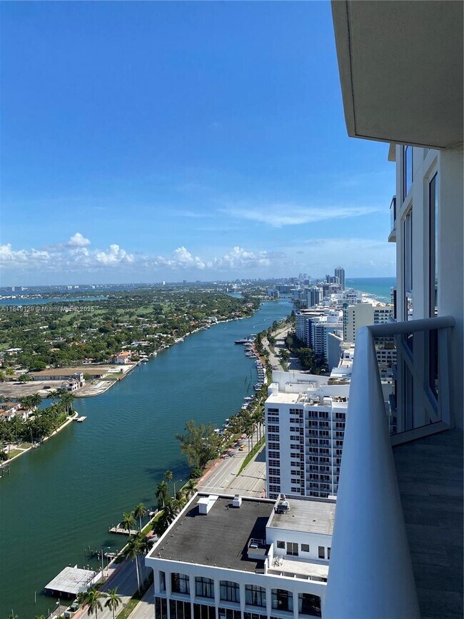 Foto del edificio - 4779 Collins Ave