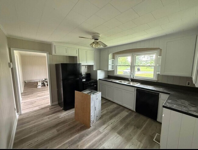 Foto del edificio - 6166 Sandy Creek Rd