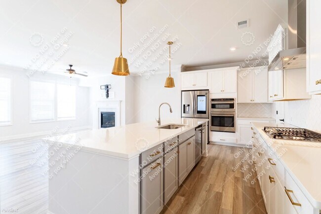 Building Photo - 3 br, 2.5 bath Townhome - 6130 Sweetbay Ln