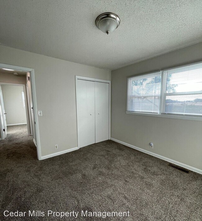 Building Photo - 4 br, 2 bath House - 409 W 7th St.