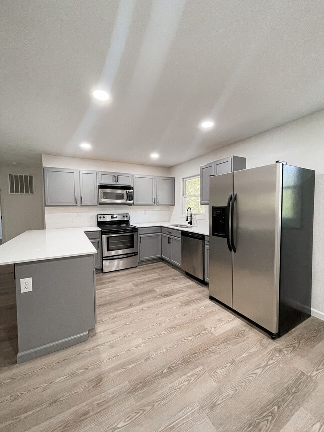 Building Photo - 21 Munster Dr