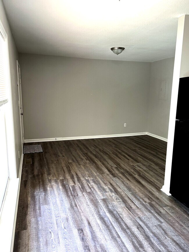 Photo - 800 Lullwater Rd Apartment