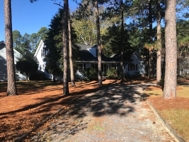 Building Photo - 100 W Hedgelawn Way