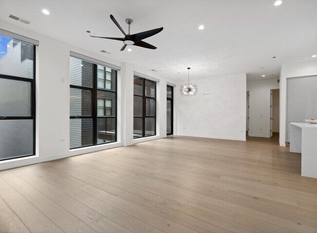 Foto del edificio - 128 S Green St