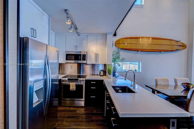 Building Photo - Sunset Harbour Drive, Miami Beach, FL 33139 - 2 BR 2 BA condo