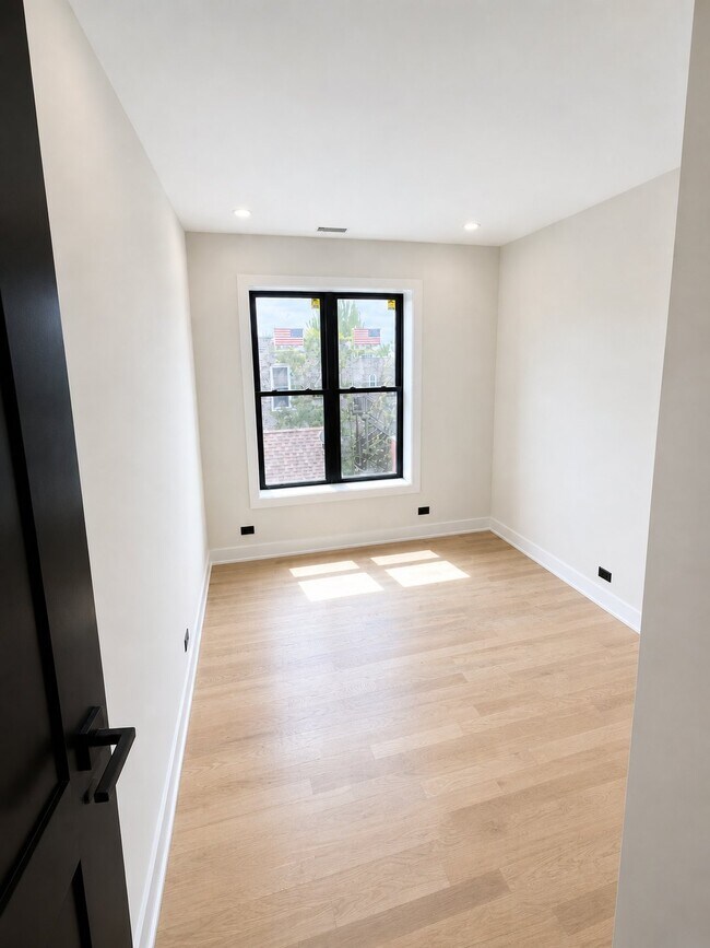 Foto del edificio - 1416 N Maplewood Ave