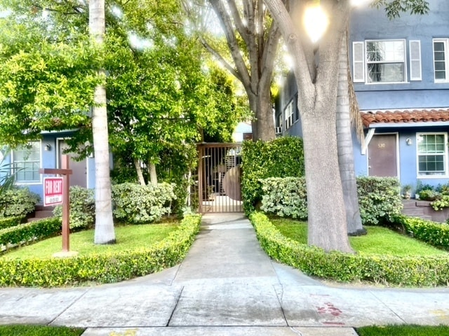 Building Photo - 530 N San Vicente Blvd
