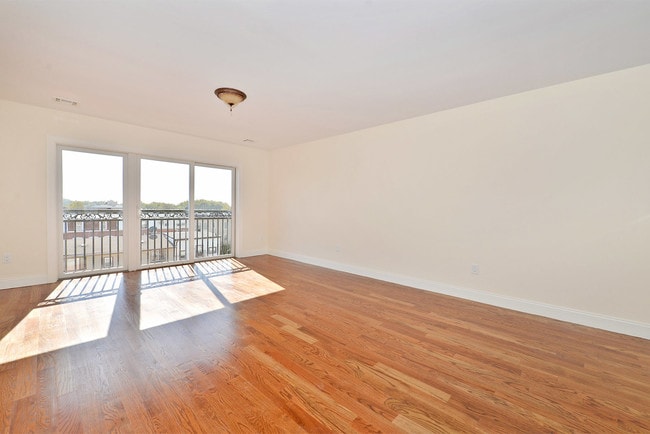 Building Photo - 115Bruen