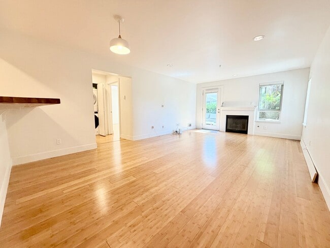 Building Photo - Spacious Capitol Hill Bedroom w/ Private Patio - Two Parking Spaces Included! $3900 and AVAILABLE...