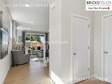 Foto del edificio - 3836 McCormick Vlg Dr