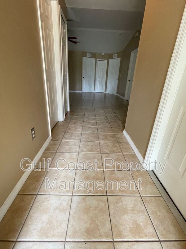 Building Photo - 1090 Jaguar Blvd