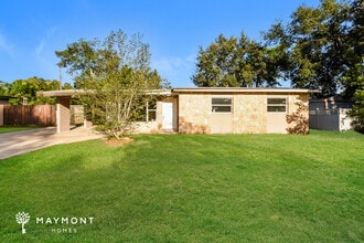 Building Photo - 518 Elm Dr