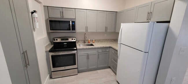 Foto del edificio - 927 NE 122nd St