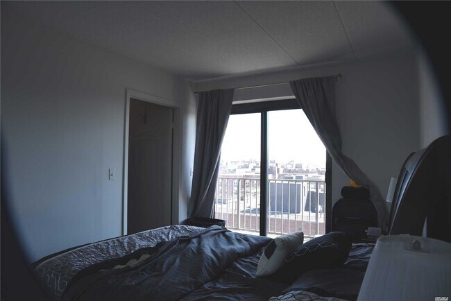 Foto del edificio - 143-51 Roosevelt Ave
