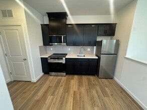 Building Photo - 1109 Baylor Ter