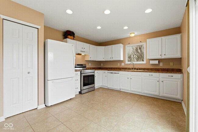 Foto del edificio - 781 Hollowood Ln