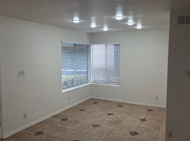 Foto del edificio - Half off 1st Month Rent!!  Extra large 3bd...