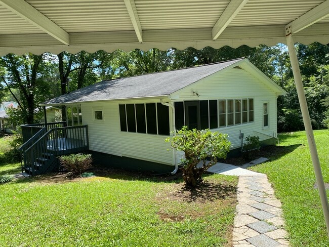 Building Photo - 8620 Pleasant Hill Rd