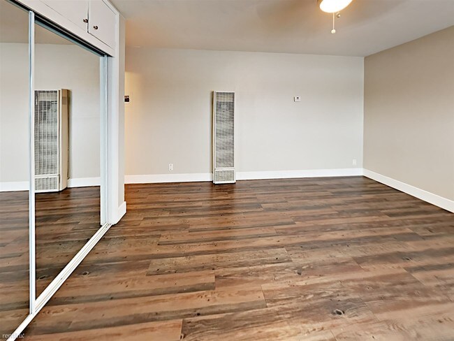 Building Photo - Studio, 1 bath  - 617 S 9th St Apt 7