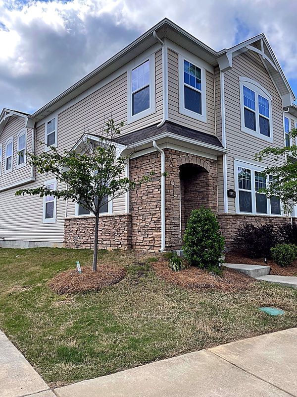 Building Photo - 11052 Chalkbark Ln