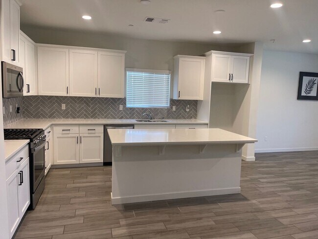 Foto del edificio - Gorgeous home for rent in SW Bakersfield- ...