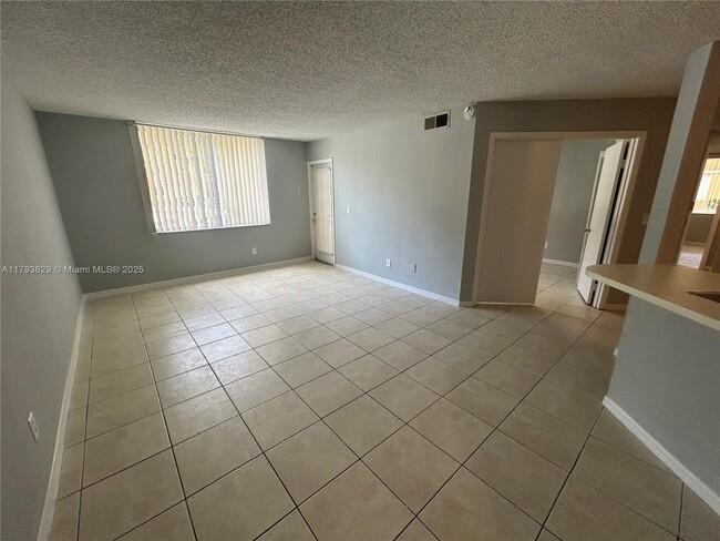 Foto del edificio - 4015 W McNab Rd
