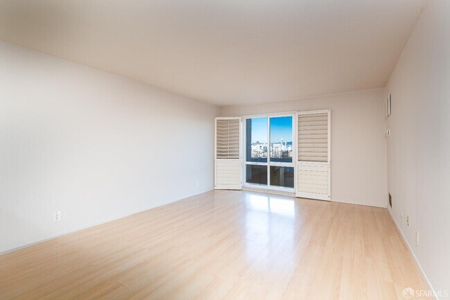 Foto del edificio - 646 Corbett Ave