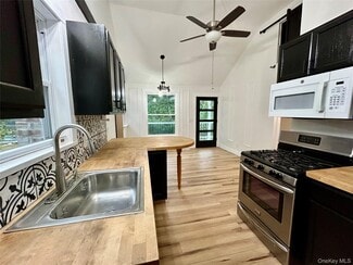 Building Photo - 765 Meadow Rd