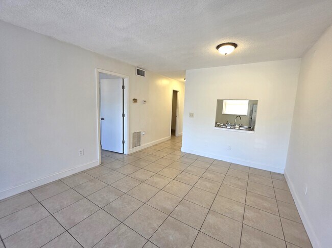 Foto del edificio - 2800 NW 56th Ave