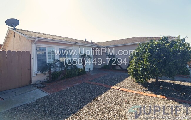 Building Photo - 4 Bedroom 2 Bath Home in the Heart of Mira Mesa.