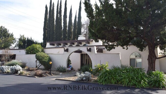 Foto del edificio - 1160 Silver Lake Dr