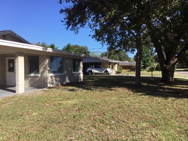 Building Photo - Spacious 4/1! Available Now!