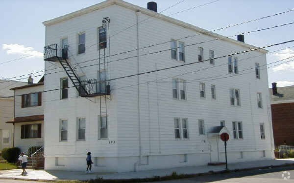 Primary Photo - 123 Pierre Ave