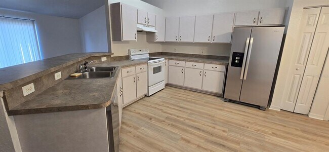 Building Photo - 6875 SE 52nd St