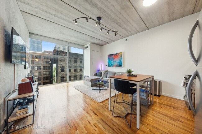Building Photo - 630 N Franklin St