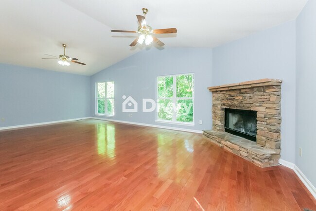 Foto del edificio - 5040 East Lake Parkway