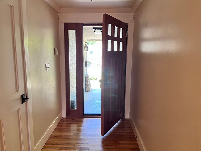 Foto del edificio - Buena Vista Rancher 4 bed /3 bath - Excell...