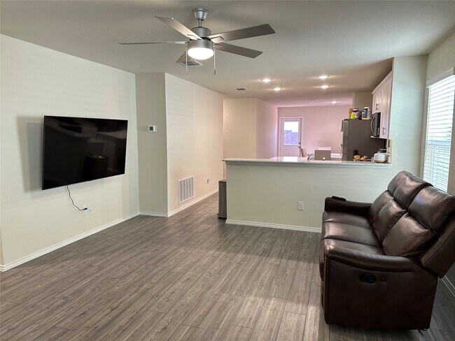 Foto del edificio - 333 Grenada Lk Dr