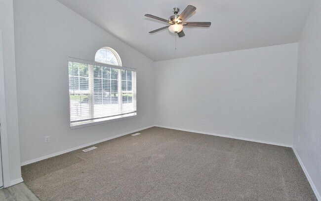 Foto del edificio - Immaculate Single-Level Home in Quiet Neighborhood