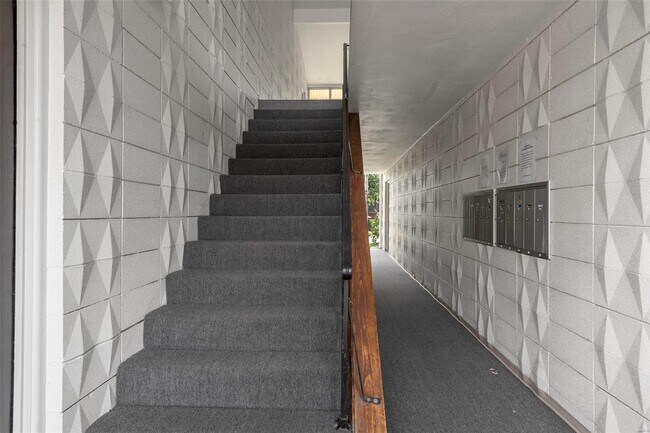 Foto del edificio - 10421 Briarbend Dr