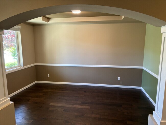 Building Photo - Luxurious 5 Bed Olympia Home with Spacious...