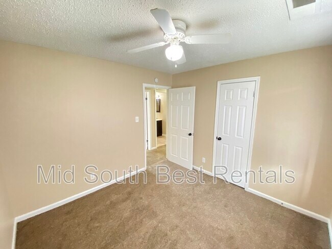 Building Photo - 858 Bramblewood Ln