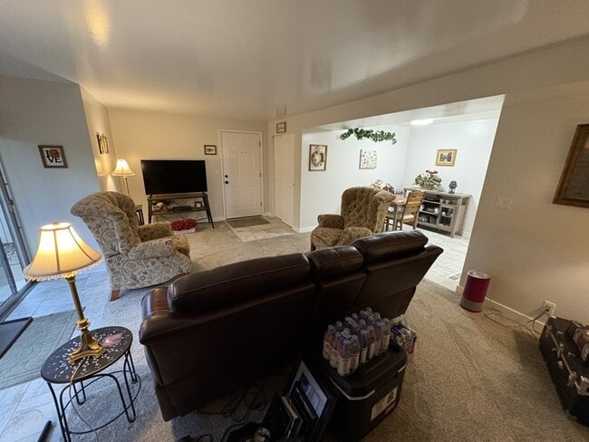 Building Photo - 1302 S 200 W