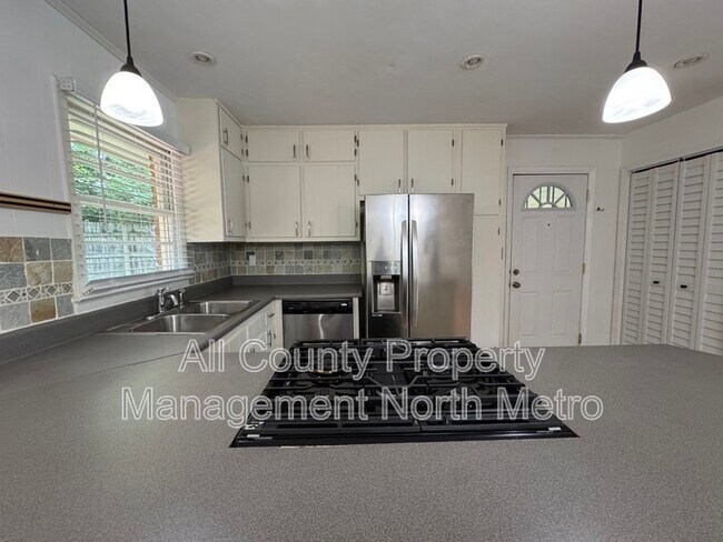 Building Photo - 4098 Idlevale Dr