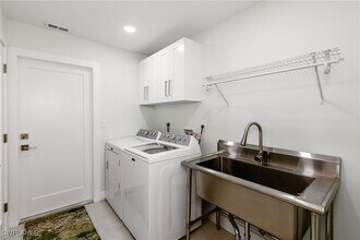 Building Photo - 3511 17th Ave SW