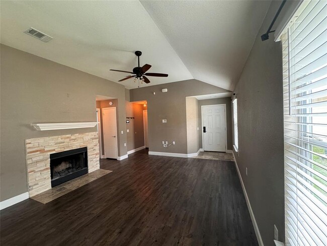 Building Photo - 7900 Tee Dr