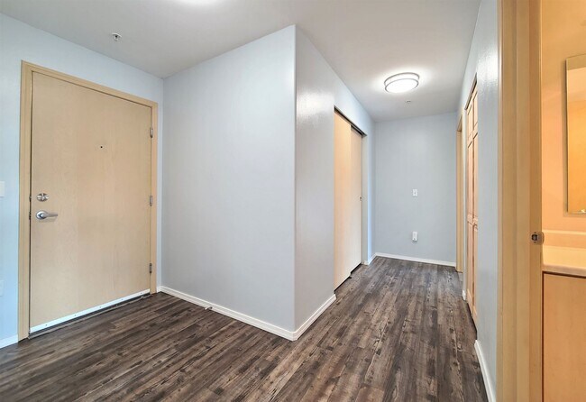 Foto del edificio - Everett Condo at Nautica Soundview 2 bed/2...